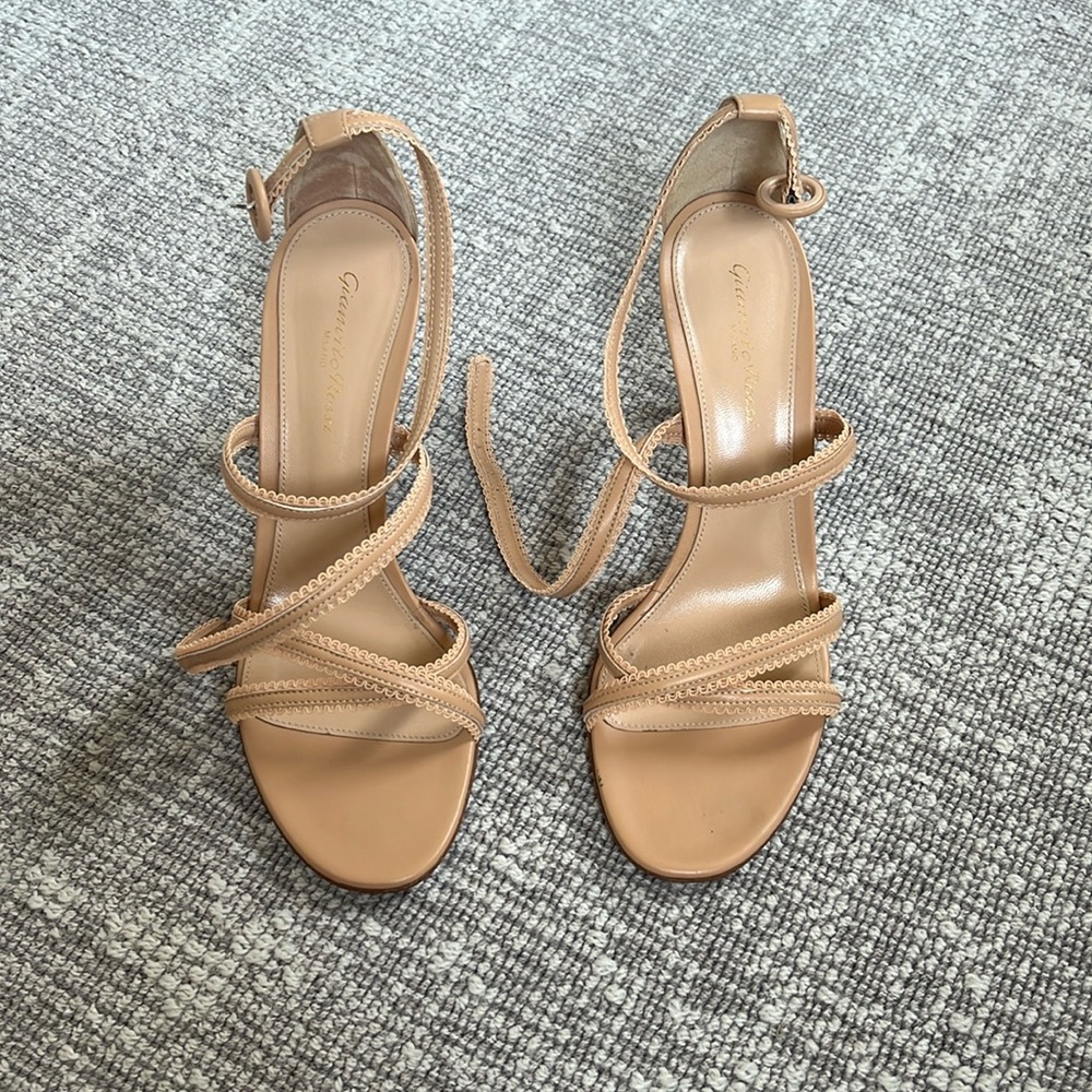 Gianvito Rossi Nude Sandal Pumps